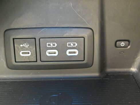 Certified 2024 Toyota Venza LE image 24