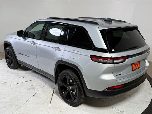 New 2025 Jeep Grand Cherokee Altitude image 5