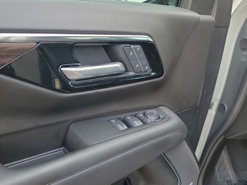 Used 2025 Chevrolet Suburban Z71 w/ Comfort Package AWD/4WD image 20