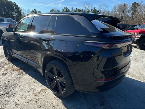 Used 2024 Jeep Wagoneer Launch Edition image 10