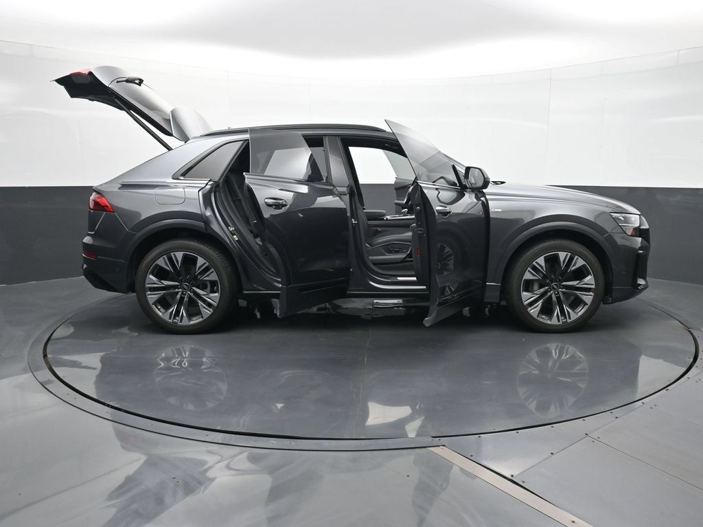 Used 2025 Audi Q8 Premium Plus AWD/4WD image 33