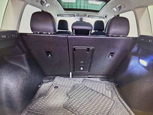 Used 2024 Volkswagen Taos SE w/ Panoramic Sunroof Package image 16