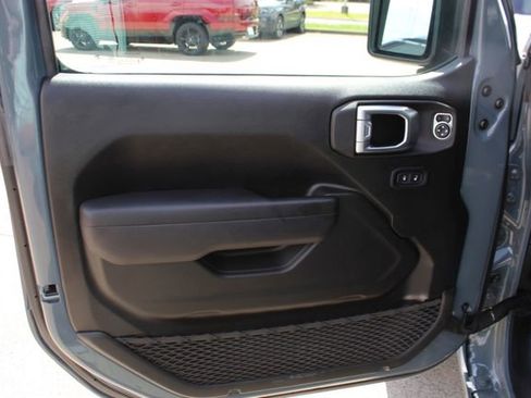 Used 2024 Jeep Wrangler Unlimited Sport AWD/4WD image 9