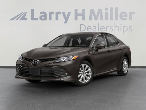 Certified 2019 Toyota Camry LE image 1