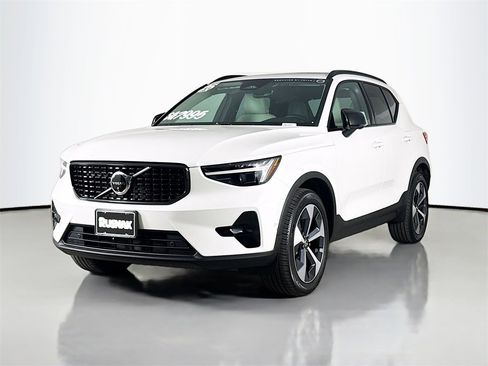 Certified 2026 Volvo XC40 B5 Plus w/ Protection Package Premier image 3