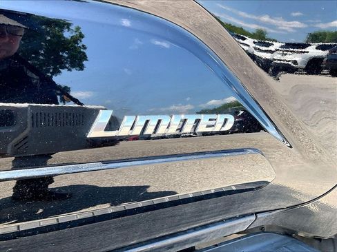 Used 2025 Toyota 4Runner Limited AWD/4WD image 28