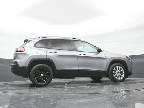Used 2020 Jeep Cherokee Latitude w/ Cold Weather Group FWD image 40