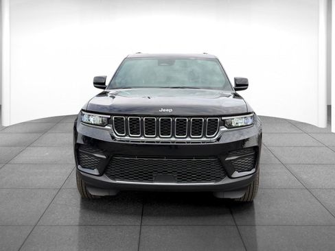 Used 2024 Jeep Grand Cherokee Laredo X w/ Luxury Tech Group I image 2