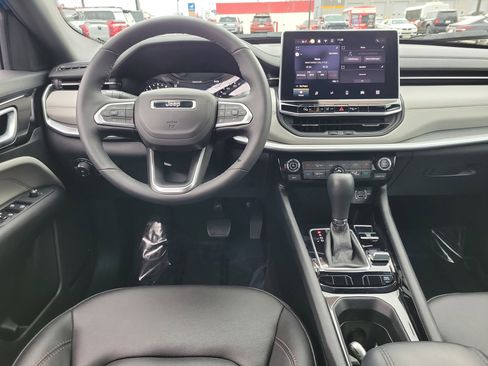 Used 2024 Jeep Compass Limited image 10
