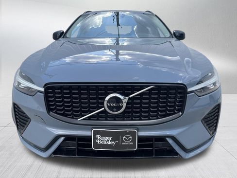 Used 2023 Volvo XC60 B5 Plus AWD/4WD image 2