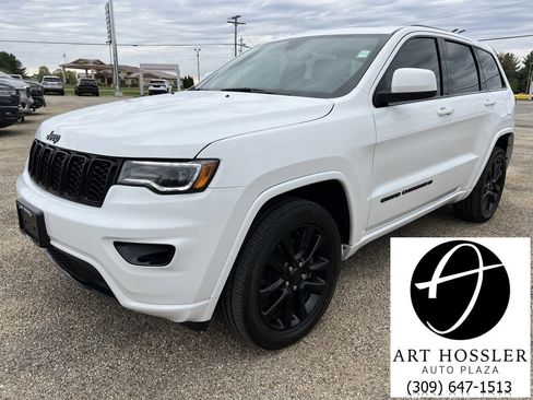 Used 2022 Jeep Grand Cherokee Laredo X image 1