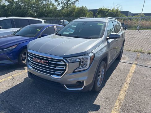 Used 2023 GMC Terrain SLT w/ Infotainment Package II AWD/4WD image 3
