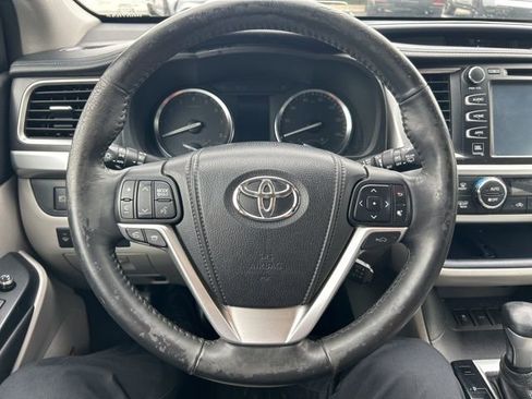 Used 2015 Toyota Highlander Limited Platinum FWD image 13
