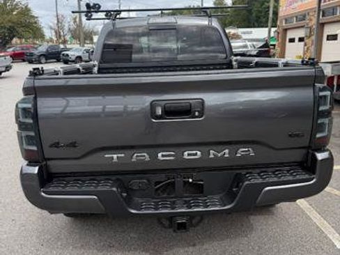 Used 2018 Toyota Tacoma SR5 image 3