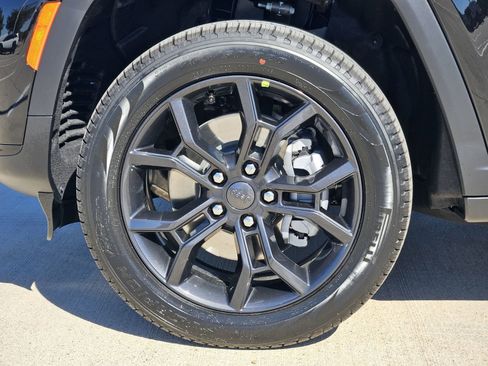 New 2025 Jeep Grand Cherokee L Limited image 12