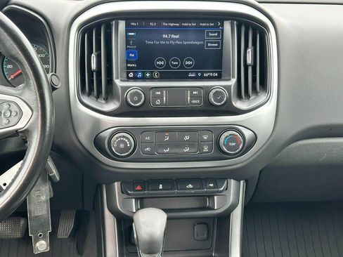 Used 2022 Chevrolet Colorado LT w/ LT Convenience Package RWD image 14