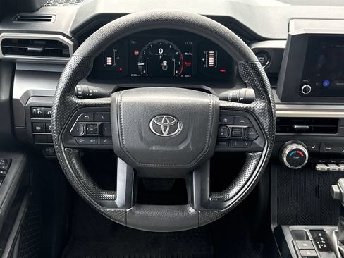 Used 2025 Toyota Tacoma SR5 AWD/4WD image 12