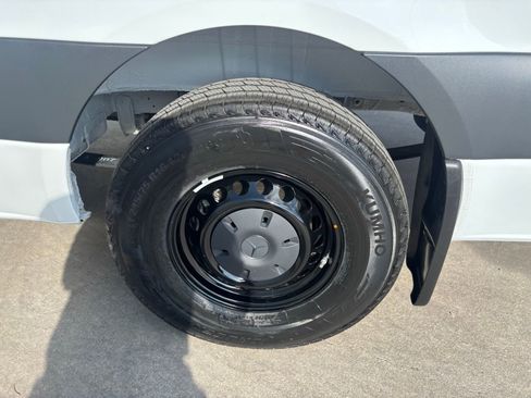 Used 2025 Mercedes-Benz Sprinter 2500 image 9