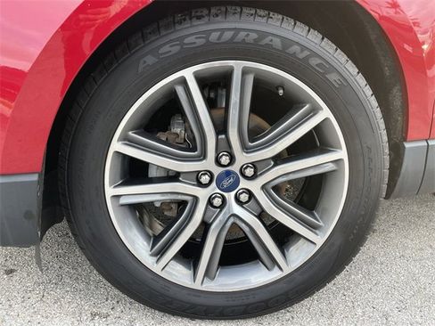 Used 2020 Ford Edge Titanium image 35