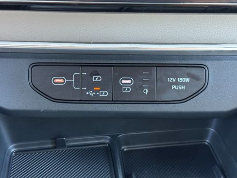 Used 2025 Kia Carnival SX Prestige FWD image 32