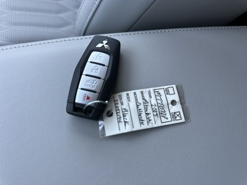 Used 2025 Mitsubishi Outlander AWD image 15