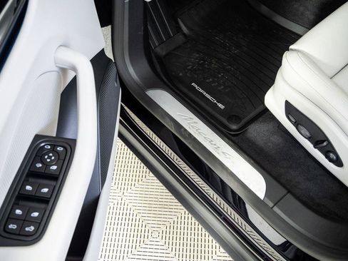 New 2026 Porsche Macan 4 Electric AWD/4WD image 8