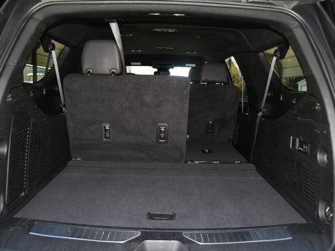 Used 2023 Chevrolet Suburban Premier image 19