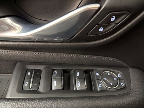 Used 2021 GMC Yukon Denali w/ Denali Premium Package image 16