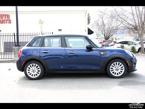 Used 2015 MINI Cooper 4-Door Hardtop w/ Premium Package FWD image 9
