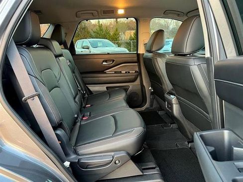 Used 2023 Nissan Pathfinder SL w/ Lighting Package (N92) image 41