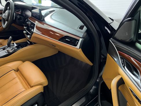 Used 2020 BMW M550i xDrive w/ Executive Package image 38