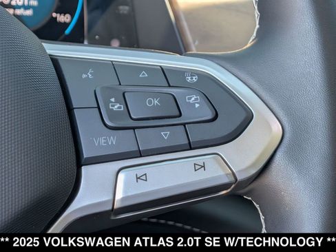 Used 2025 Volkswagen Atlas SE AWD/4WD image 7