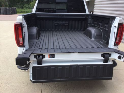 New 2026 GMC Sierra 1500 SLT w/ SLT Premium Plus Package AWD/4WD image 5