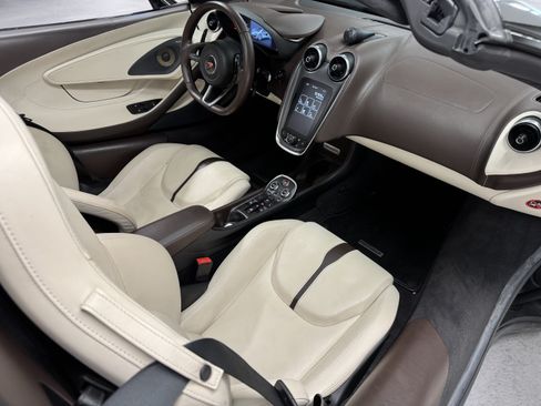 Used 2018 McLaren 570S Spider RWD image 13