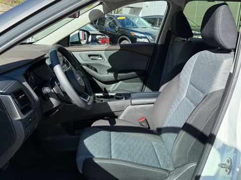 Used 2023 Nissan Rogue SV image 17