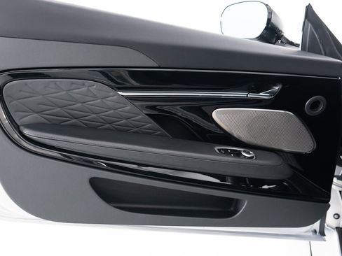 Used 2024 Aston Martin DB12 Convertible image 19