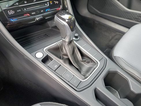 Used 2025 Volkswagen Jetta SE FWD image 34