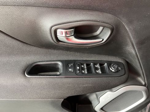 Used 2020 Jeep Renegade Latitude image 25