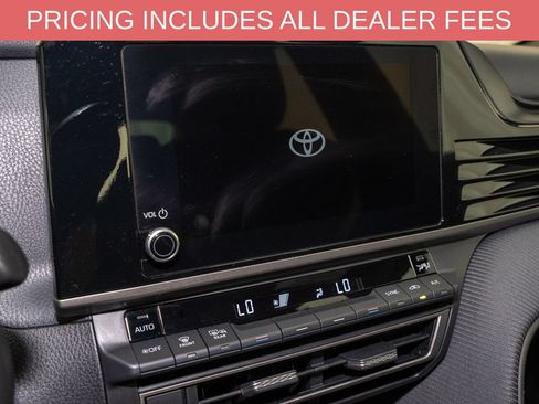 Used 2025 Toyota Camry SE FWD image 12