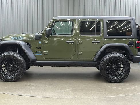 Used 2024 Jeep Wrangler Unlimited AWD/4WD image 2