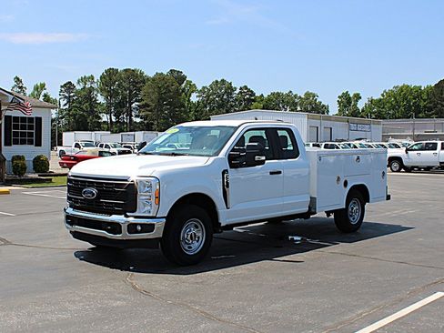 Used 2026 Ford F250 XL w/ XL Chrome Package RWD image 2