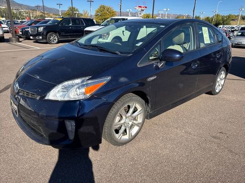 Used 2014 Toyota Prius Four image 2