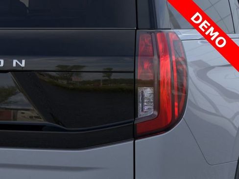 New 2025 Ford Expedition Active image 21