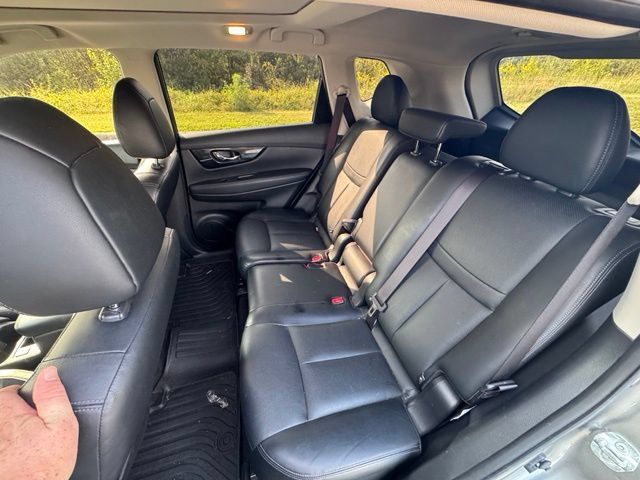 Used 2017 Nissan Rogue SL w/ SL Premium Package FWD image 17