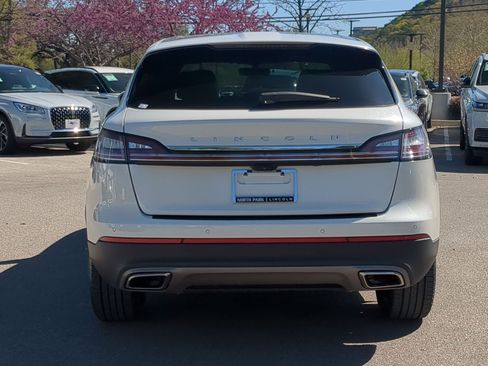 Used 2022 Lincoln Nautilus Reserve image 4