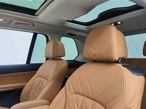 Used 2025 BMW X7 xDrive40i w/ Executive Package image 34