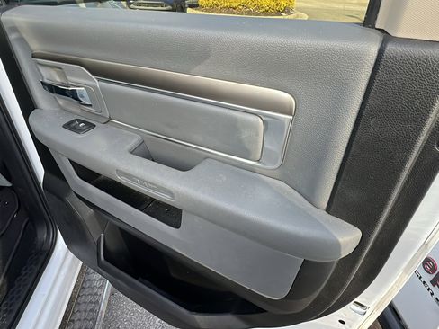 Used 2020 RAM 1500 Classic SLT w/ Luxury Group image 19