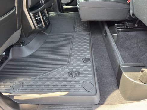 Used 2025 RAM 1500 Laramie AWD/4WD image 35