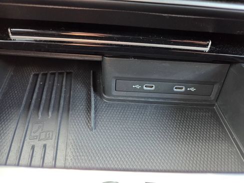 Used 2025 Volkswagen Atlas Cross Sport SE FWD image 16