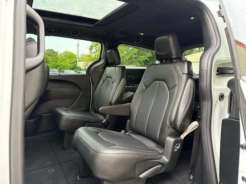 Used 2026 Chrysler Pacifica Select AWD/4WD image 19